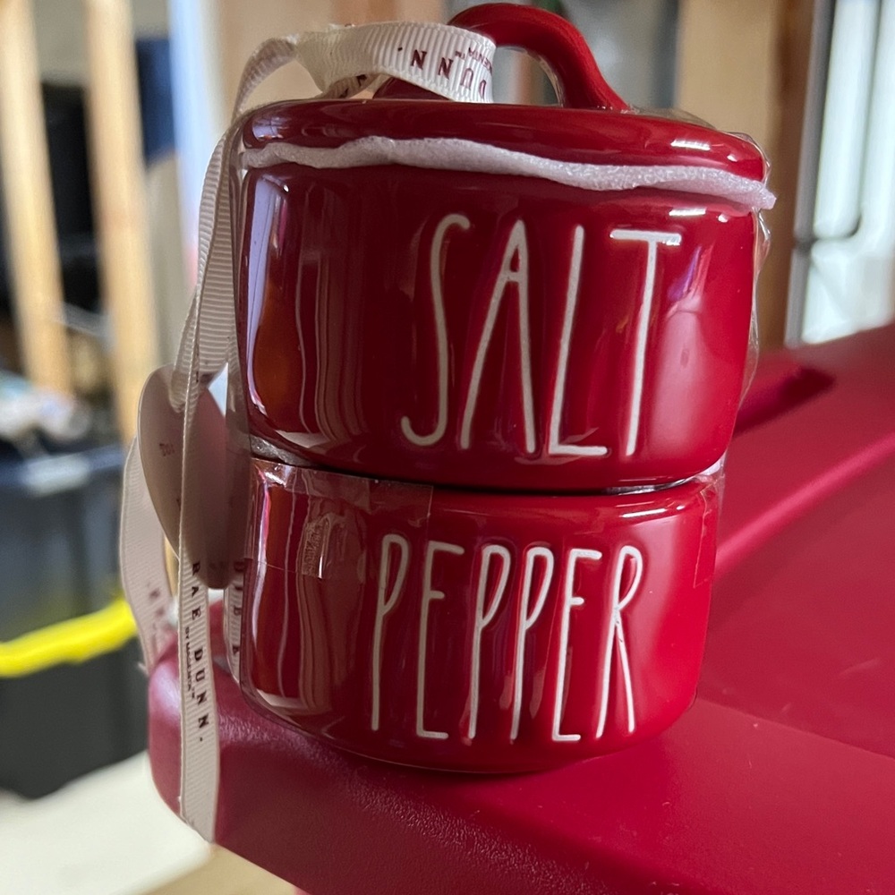 Red Salt and Pepper Ceramic Set